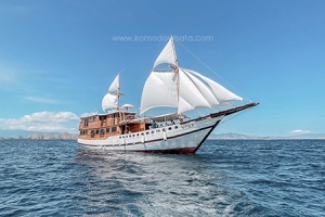Vinca Voyages, Luxury Phinisi Boat Charter