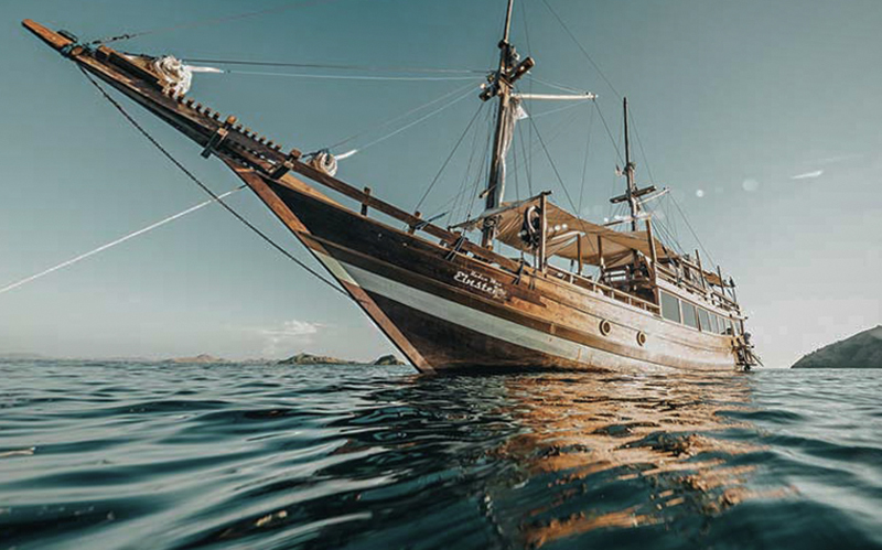 Luxury Komodo Private Yacht Charter