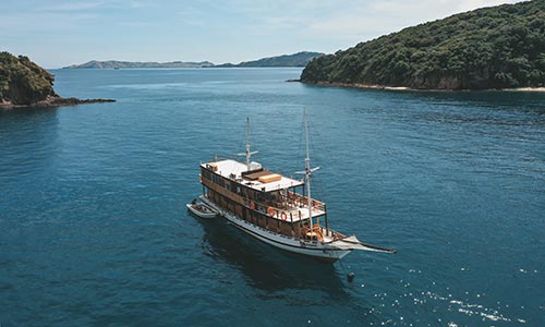 Explore Komodo with Papiton Voyage