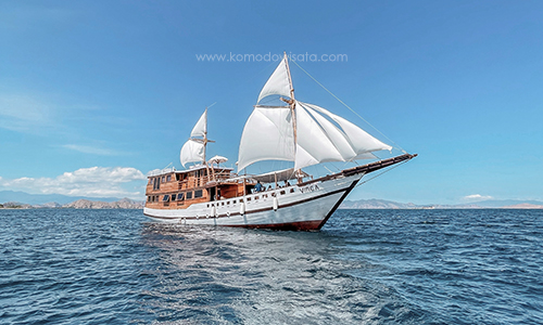 Vinca Voyages, Luxury Phinisi Boat Charter